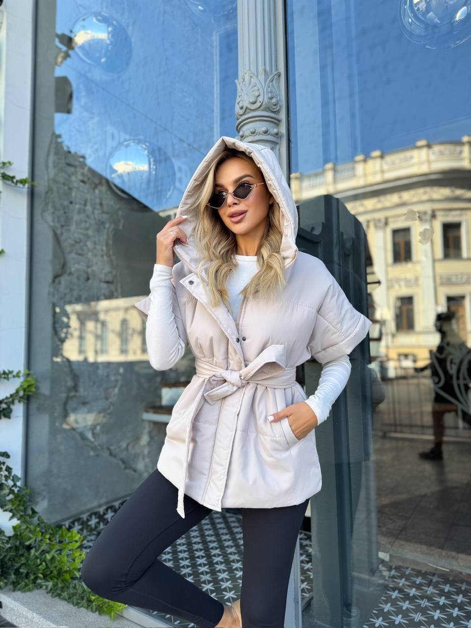 Світло-бежевий